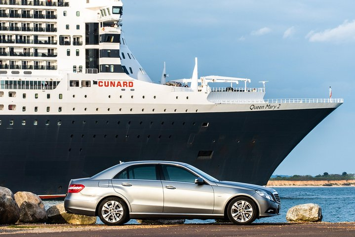 Southampton to Heathrow via Attraction of your choice - Photo 1 of 2